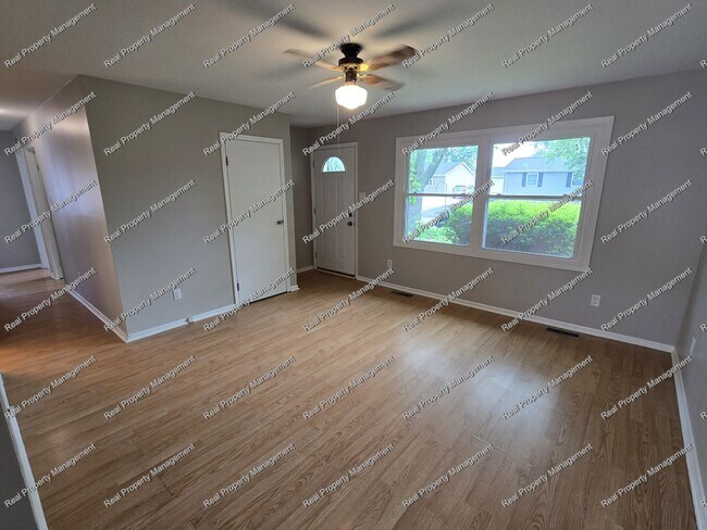 Building Photo - Updated 4 Bedroom