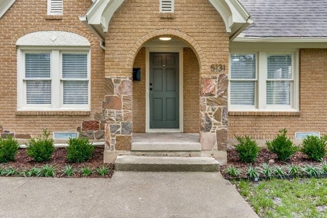Building Photo - 5131 Ridgedale Ave
