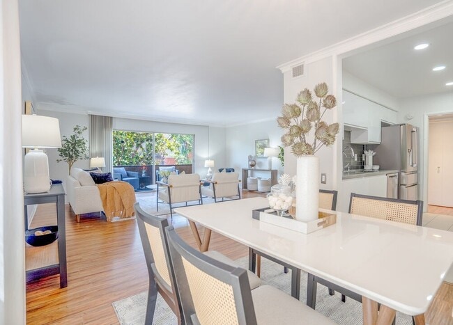 Building Photo - 818 S Lucerne Blvd