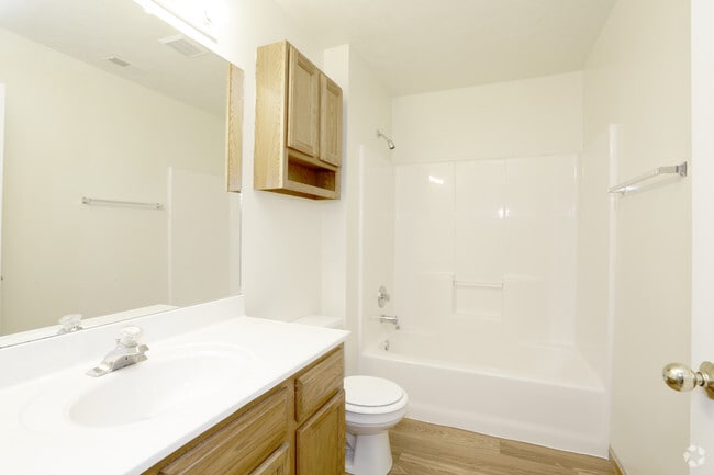 2 Bedroom 1 Bath - Bathroom - Creekside