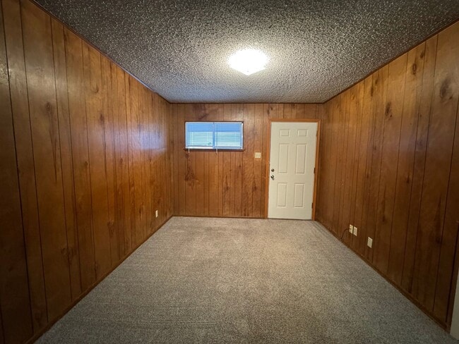 Building Photo - 806 Safady Ave