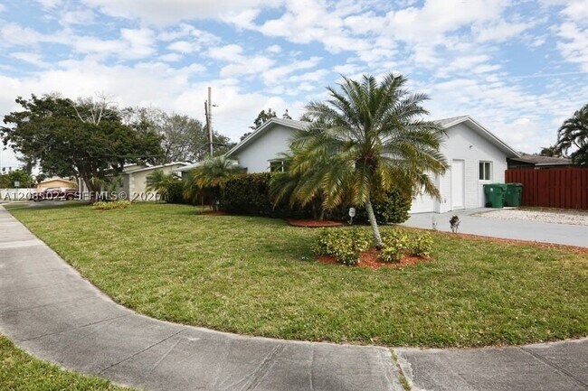 Building Photo - 4904 SW 90th Terrace