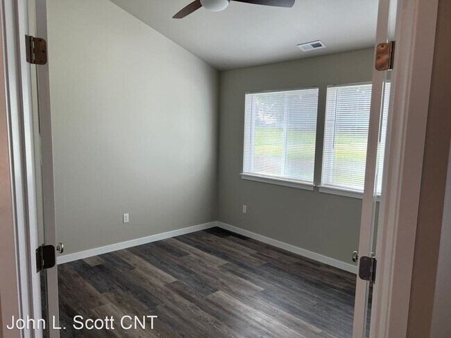 Building Photo - 3 br, 2.5 bath House - 9010 Davis Rd.