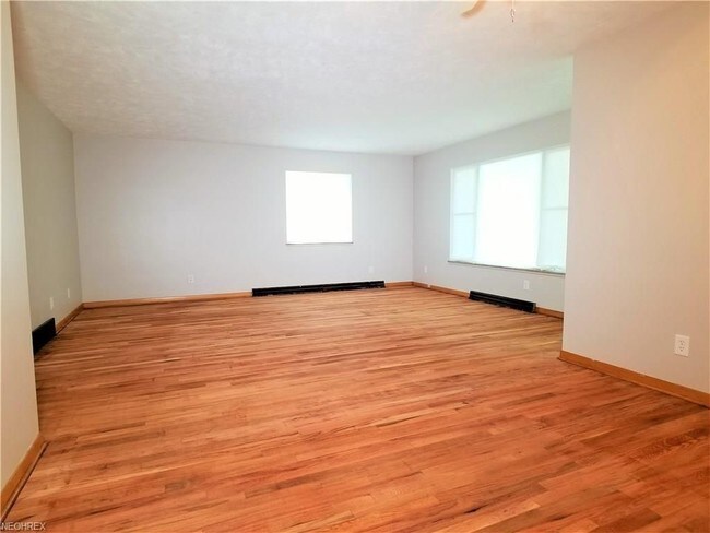Building Photo - 709 Cliffside Dr