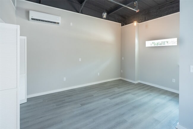 Building Photo - 2612 Castle St