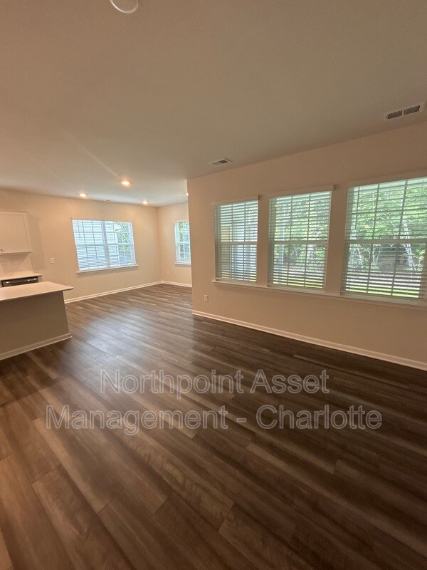 Foto del edificio - 138 Parkwood Ct