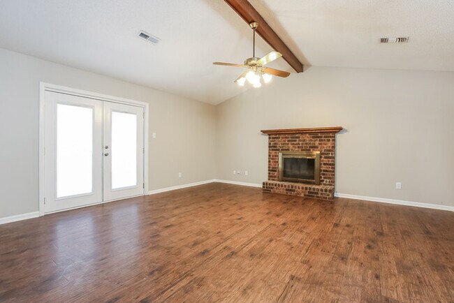Foto del edificio - 105 Whitewood Dr
