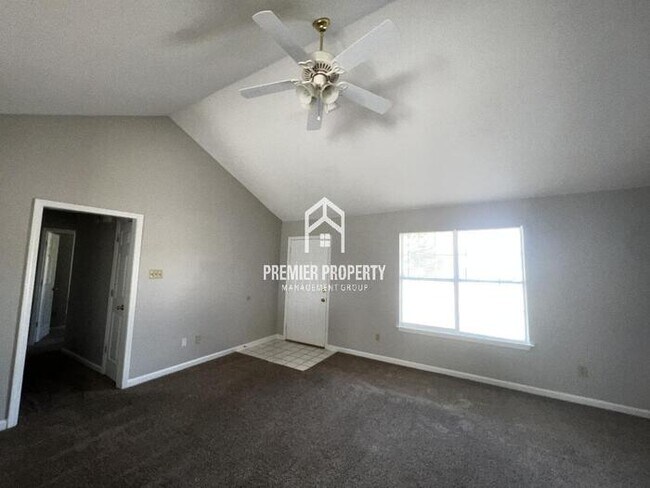 Building Photo - $300 OFF FIRST MONTHS RENT!
