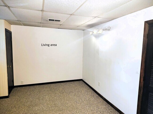 Foto del edificio - 124 Mammoth Rd