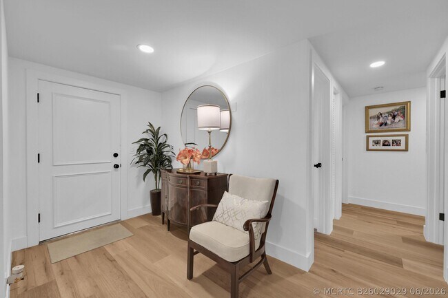Building Photo - 10 SE Turtle Creek Dr