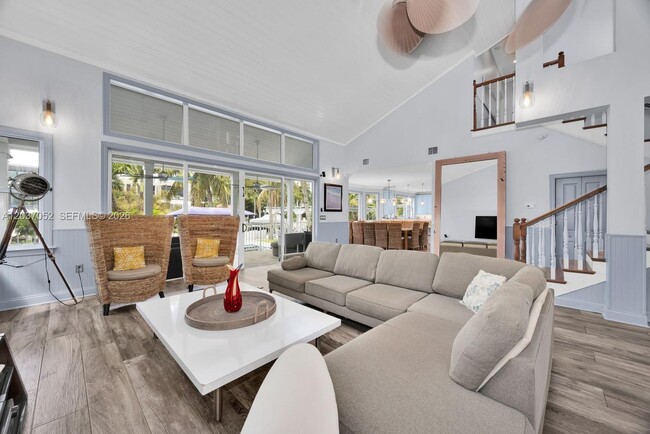 Foto del edificio - 1074 NE Little River Dr