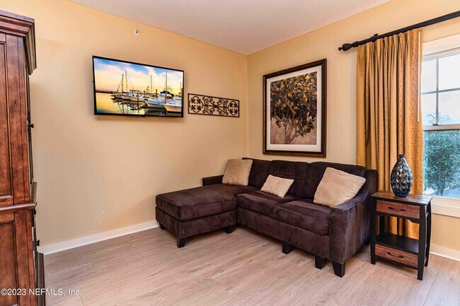Foto del edificio - 965 Registry Blvd