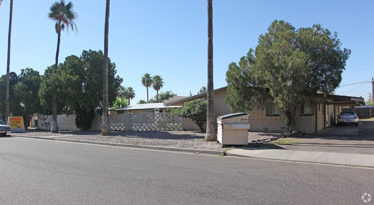 Primary Photo - Cheery Lynn Palms