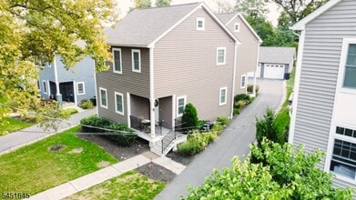 Building Photo - 156 Broad St