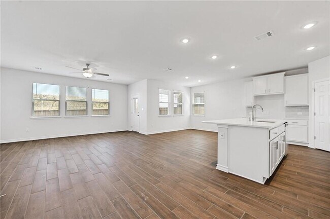 Foto del edificio - 806 Pepperbark Loop