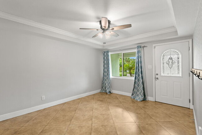 Building Photo - Beautiful Home For Rent in St Petersburg W...