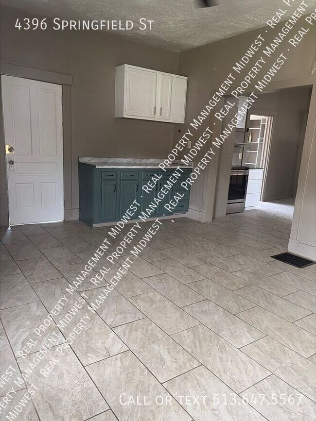 Building Photo - 4396 Springfield St