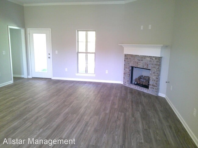 Building Photo - 4 br, 2 bath House - 1005 Windrock Drive