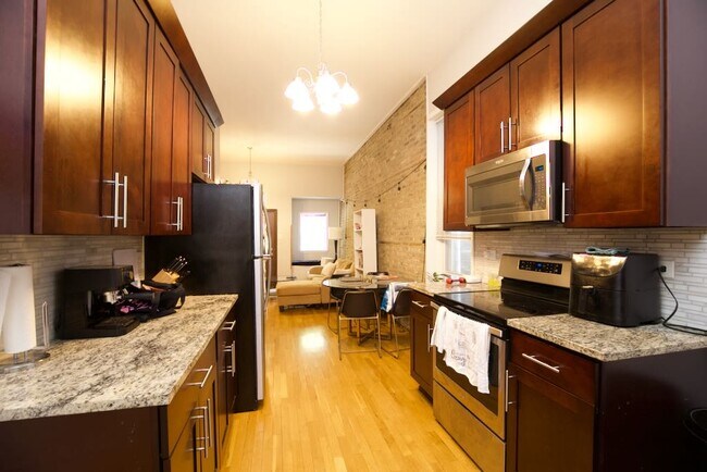 Foto del edificio - 1252 N Greenview Ave