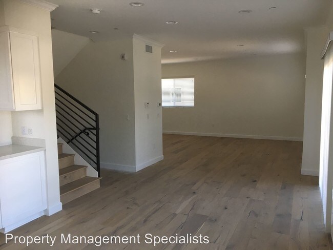 Building Photo - 2 br, 2.5 bath House - 4546 Apricot Road #A