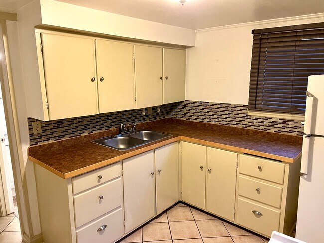 Foto del edificio - 676 N Davis St