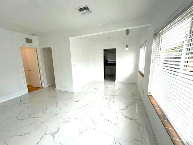 Foto del edificio - 12055 NE 9th Ave