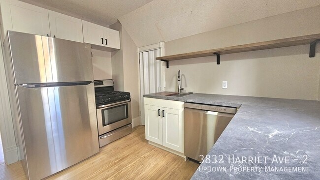 Foto del edificio - 3832 Harriet Ave
