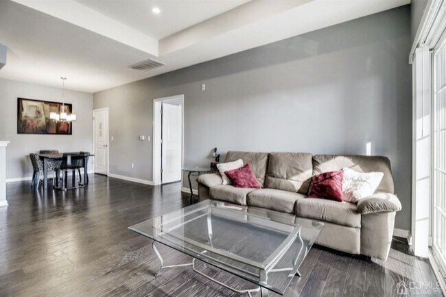 Building Photo - 643 Strassle Way