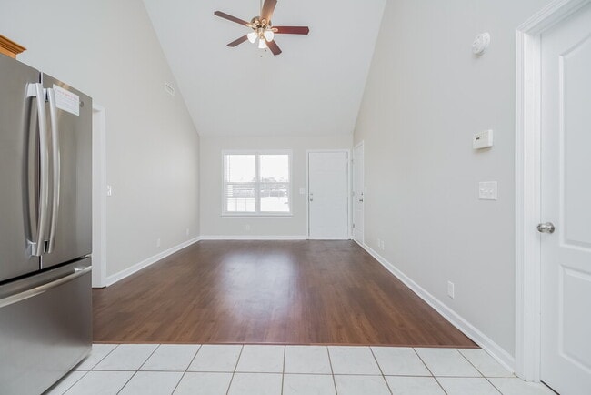 Foto del edificio - 1012 7 Oaks Blvd