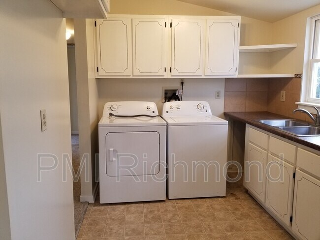 Foto del edificio - 6108 Ullswater Ave