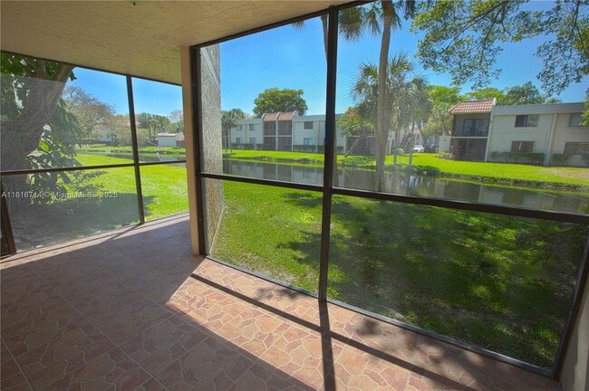 Building Photo - 491 Racquet Club Rd
