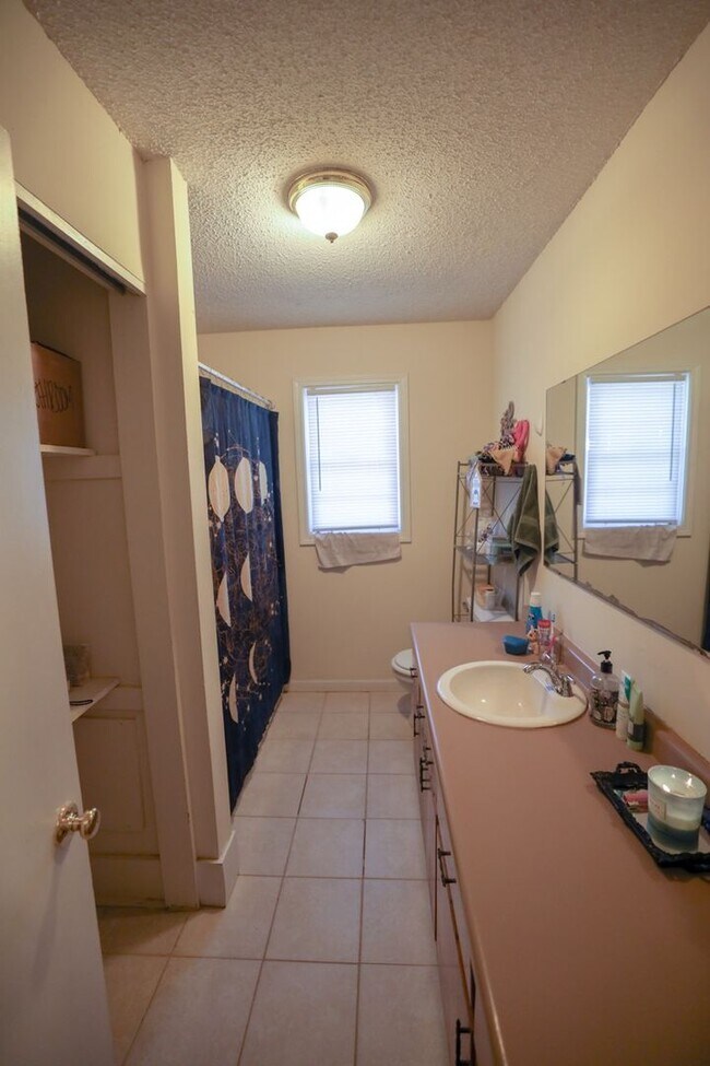 Foto del edificio - 2 Bedroom Apartment Close to Campus!