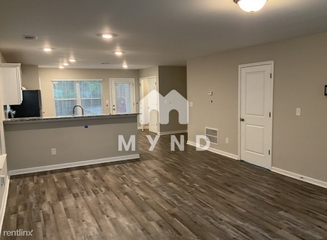 Building Photo - 4 br, 2.5 bath Townhome - 331 Ashigan St