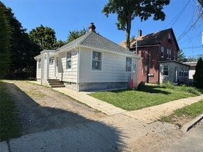 Building Photo - 98 Steamboat Rd