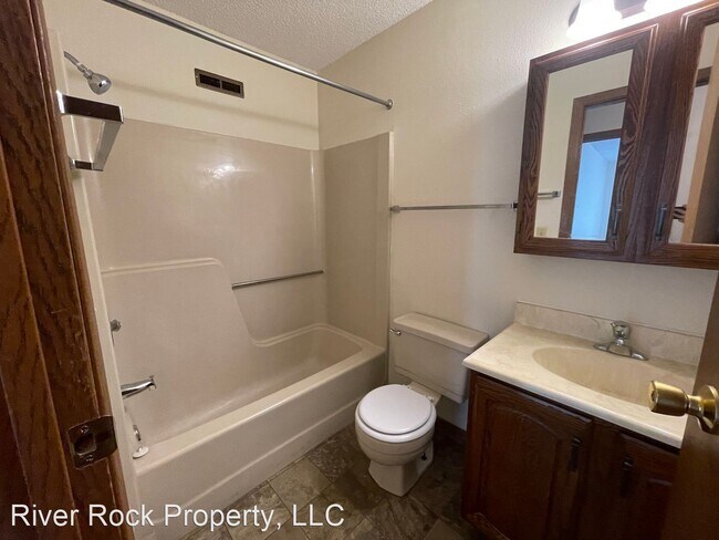 Building Photo - 2 br, 2 bath House - 3209B 15th Avenue South