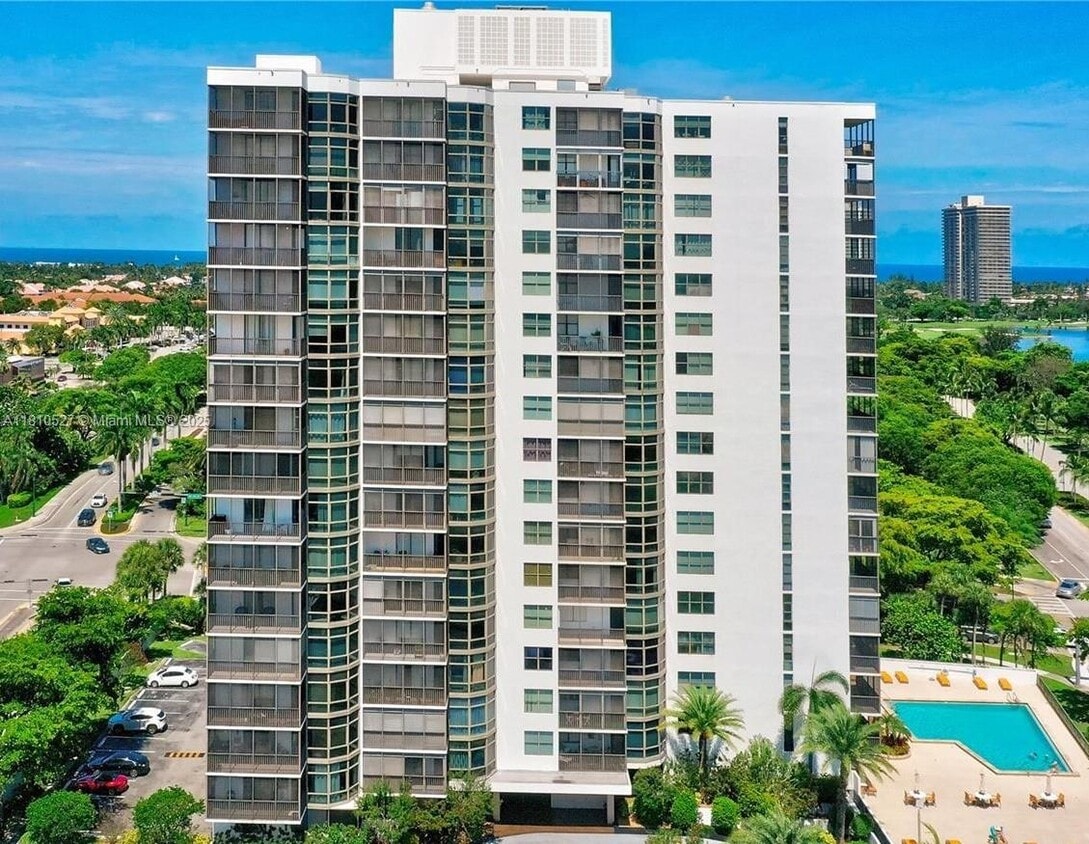 Foto principal - 3375 N Country Club Dr