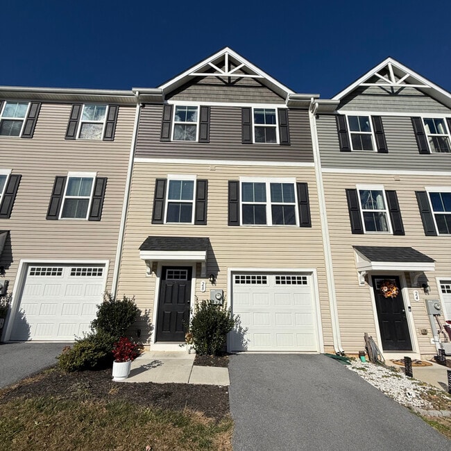 Building Photo - 28 Sebago Pl