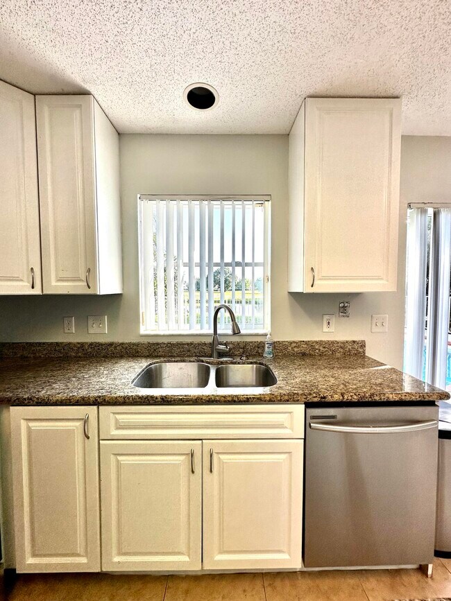 Building Photo - 2698 Linkside Dr