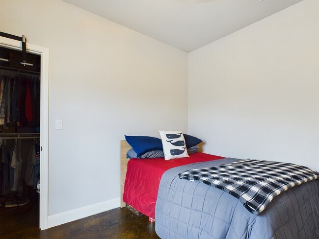 Building Photo - 2141 Stone Oak