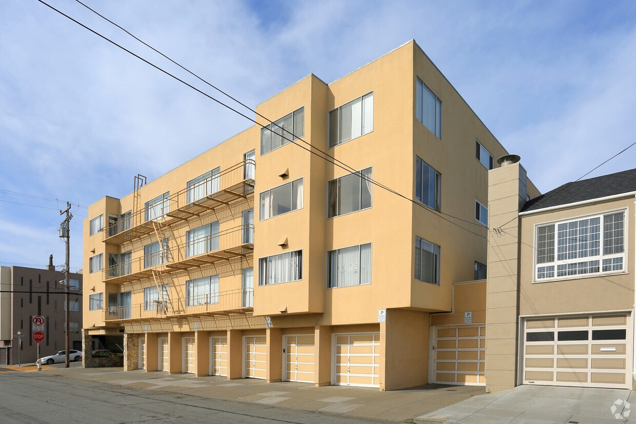 Primary Photo - 3090 Vicente St