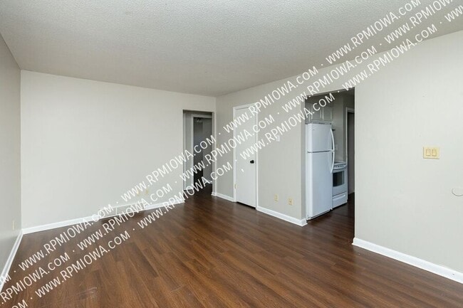 Building Photo - 312 NE Trilein Dr