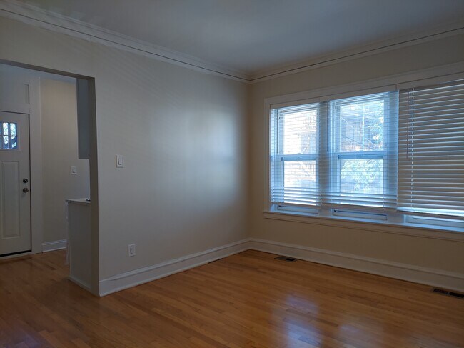 Building Photo - 4857 N Paulina St