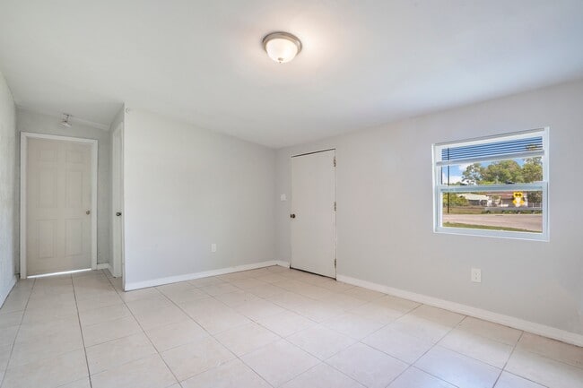 Building Photo - 1102 Kanza Ct