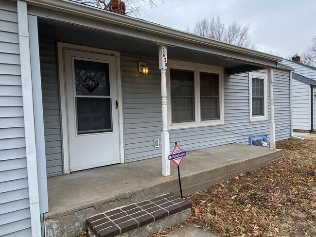 Building Photo - NICE Clean Home with Basement, Fenced Yard...