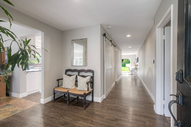 Foto del edificio - Single-Story La Costa Home Overlooking the...