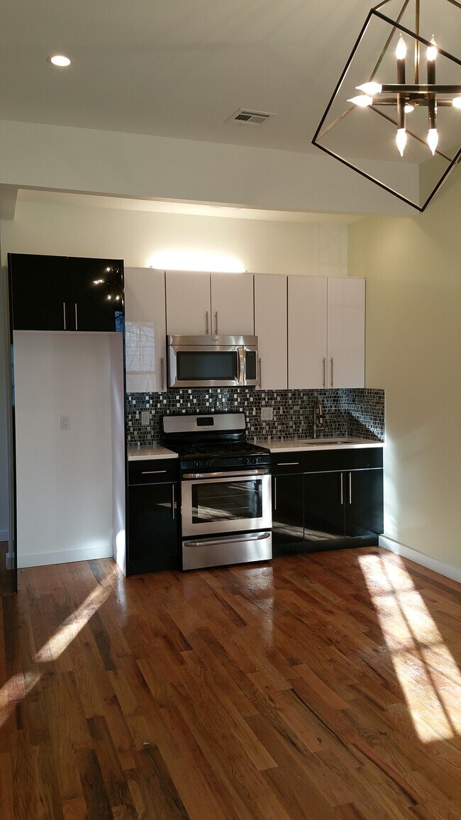 Foto del edificio - 1318 Bushwick Ave