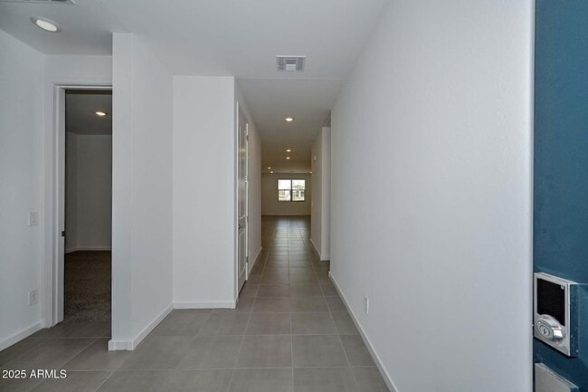 Foto del edificio - 16004 W Honeysuckle Dr