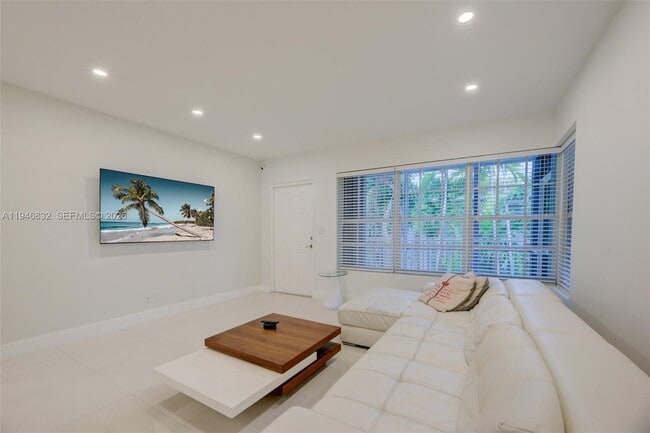 Building Photo - 1125 99th St