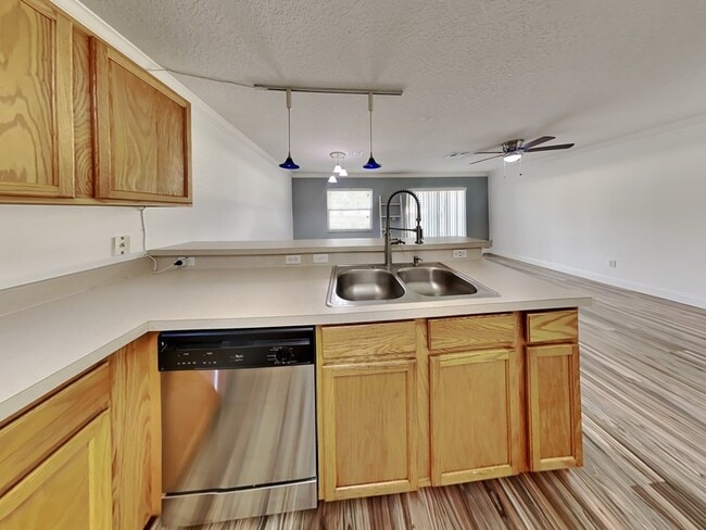 Building Photo - 1024 Coquina Rock St