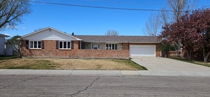 Building Photo - 94 Primrose St